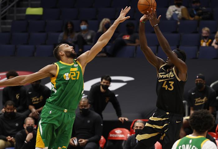 Rudy Gobert (27) looks to block a shot against the Toronto Raptors